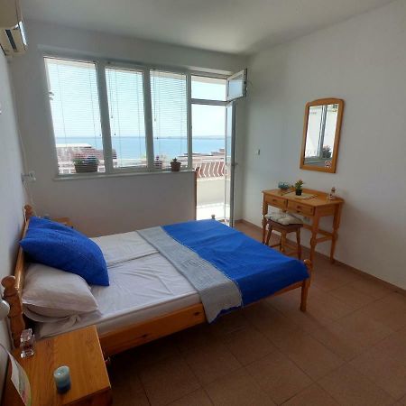 Apartment In St. Vlas With Terrace Sveti Vlas Buitenkant foto