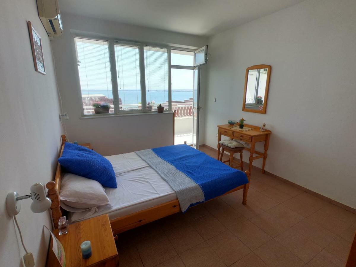 Apartment In St. Vlas With Terrace Sveti Vlas Buitenkant foto