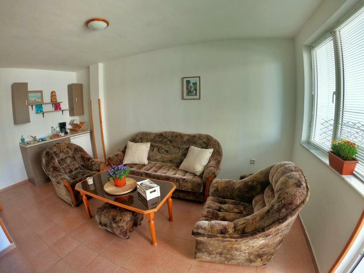 Apartment In St. Vlas With Terrace Sveti Vlas Buitenkant foto