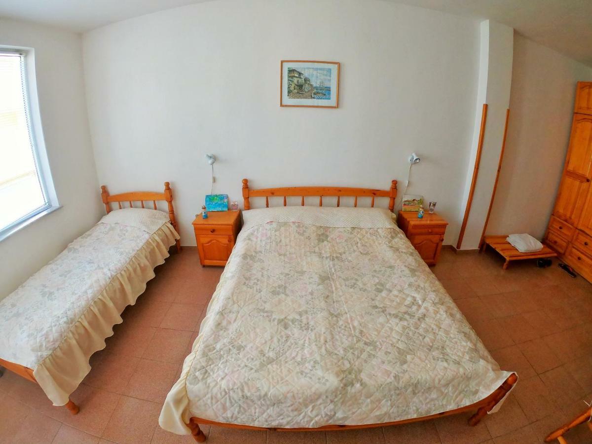 Apartment In St. Vlas With Terrace Sveti Vlas Buitenkant foto