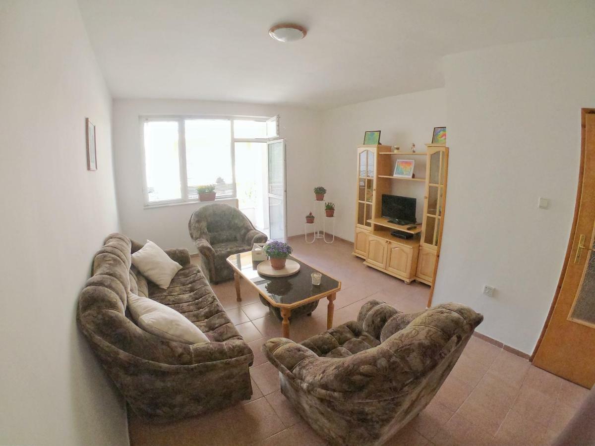 Apartment In St. Vlas With Terrace Sveti Vlas Buitenkant foto