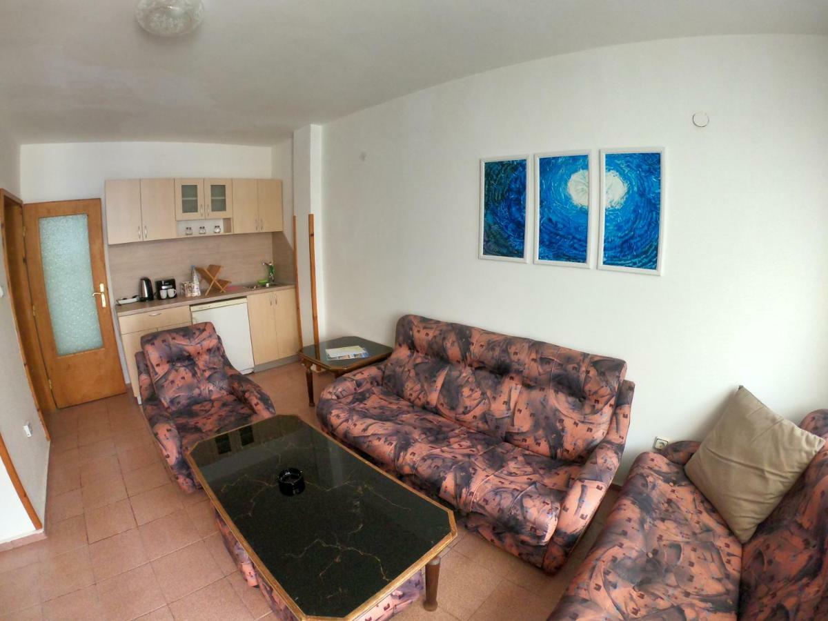 Apartment In St. Vlas With Terrace Sveti Vlas Buitenkant foto